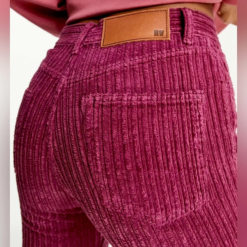 Reclaimed Vintage inspired 99 flare jean in raspberry cord - Picture 3 of 10